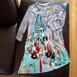 Long blouse with 3/4 of a sleeve , very light and fresh